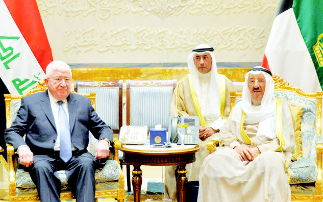 سمو الأمير والرئيس العراقي يبحثان سبل تعزيز العلاقات